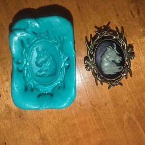 Unicorn Pendant in Vintage Gothic Frame Jewelry Pendant Mold (Mould) 3 cm x 2.5